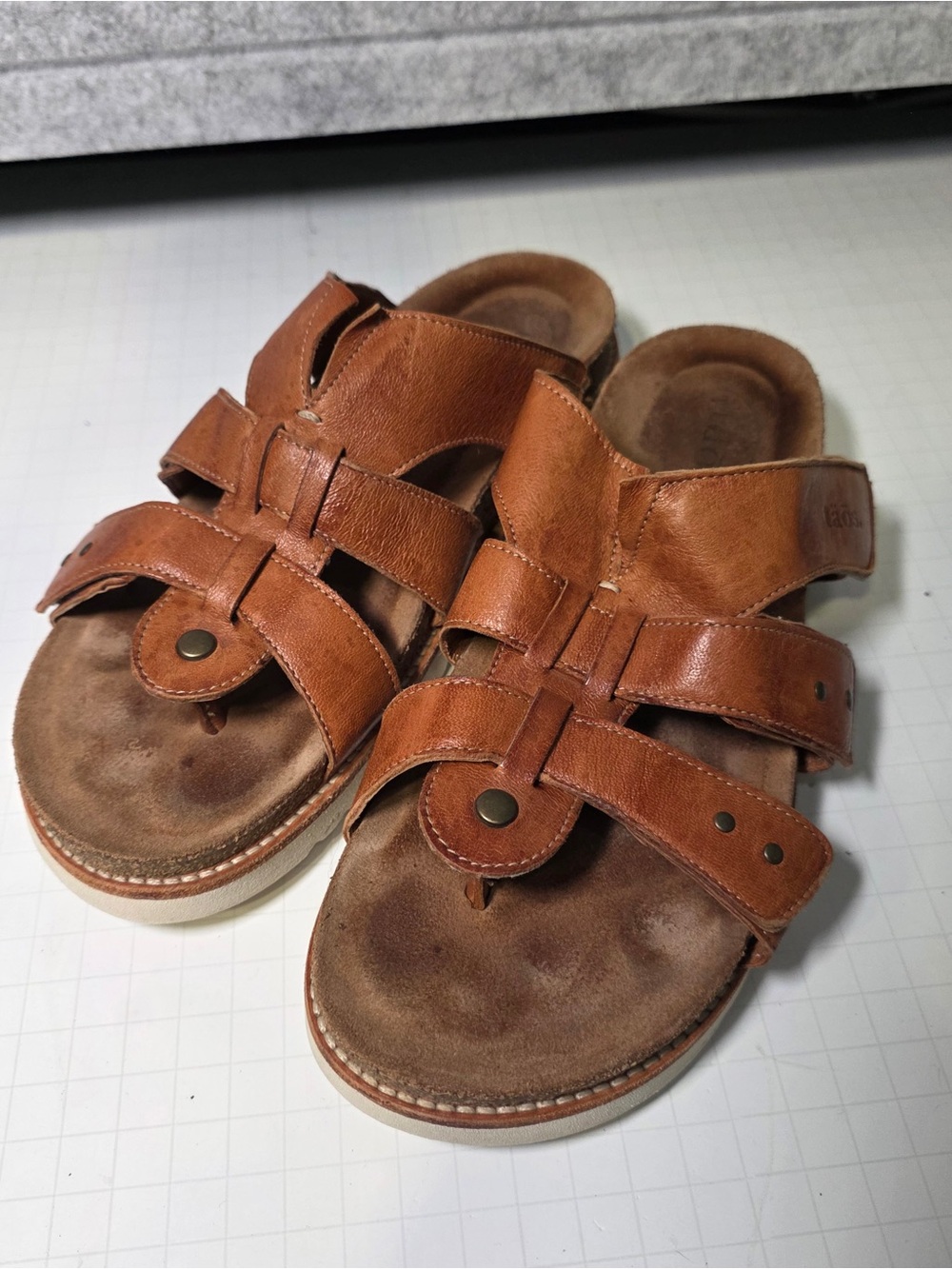 Taos Footwear Magnificent Tan Leather Crossover Slide Sandals Size 10